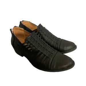 Qupid Faux Leather Bootie Size 6